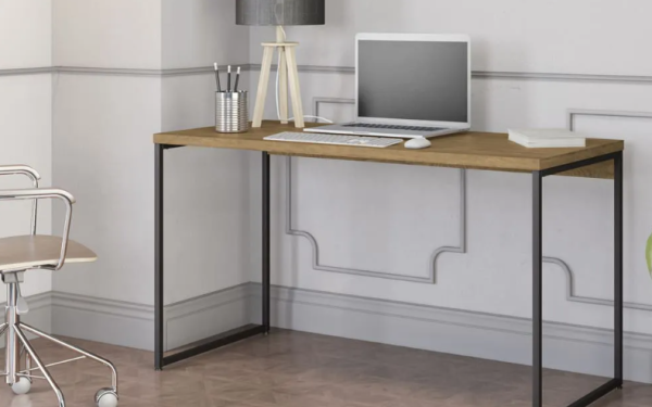 Como escolher uma mesa de computador que se encaixe no seu estilo de decoração?