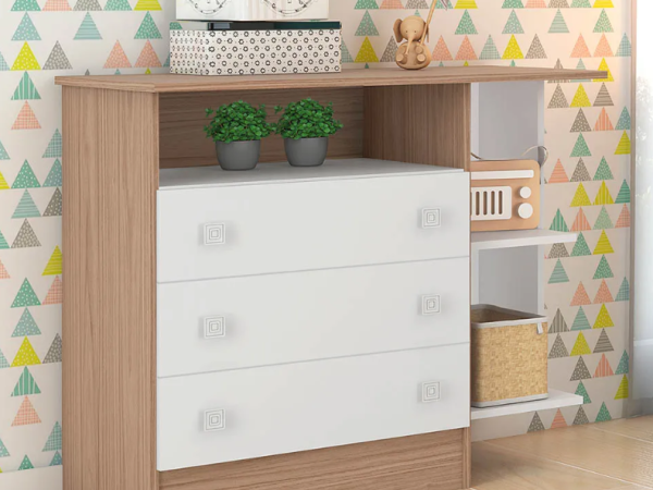 Cômoda infantil com 3 ou 5 gavetas: como organizar roupas e itens do bebê de forma prática?