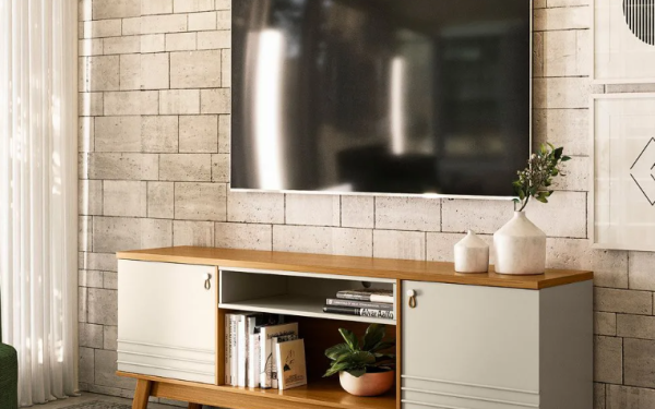 Rack ou painel para TV: Qual combina mais com sua sala de estar?